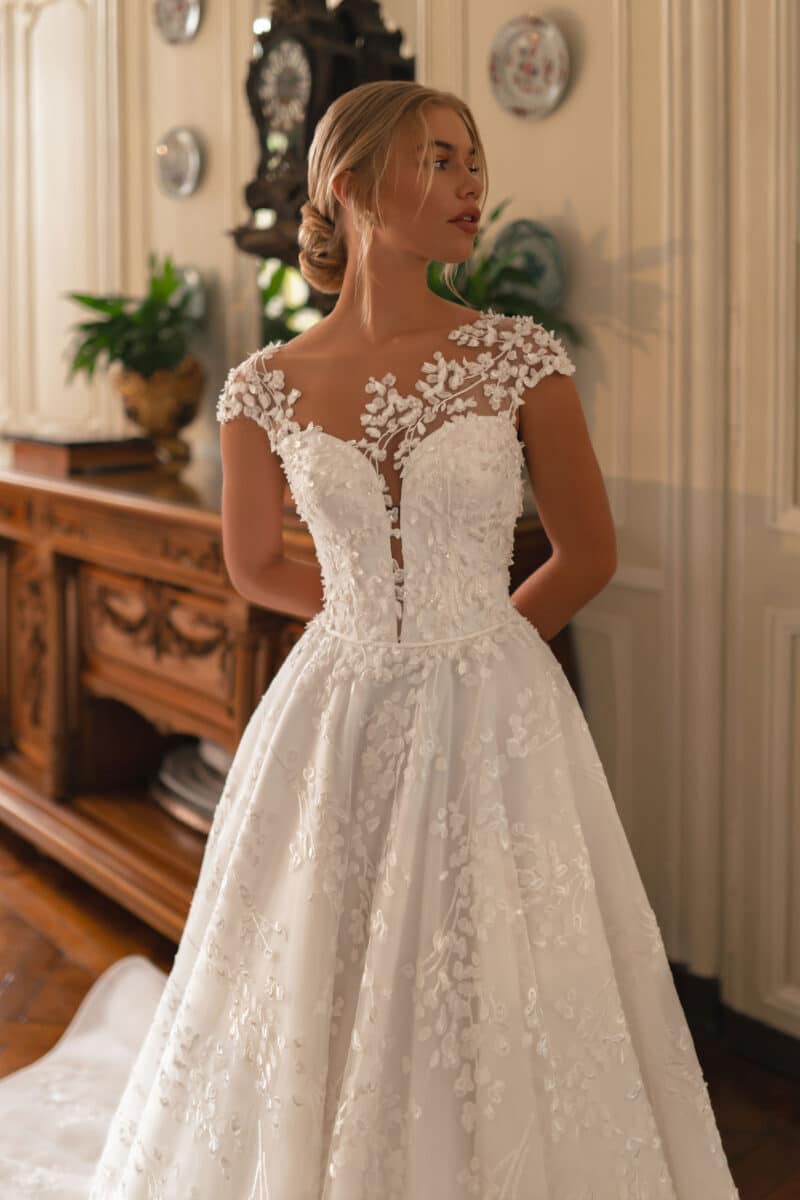 ESSEN , Leaf Lace Princess Wedding Dress With Long Train - Image 3