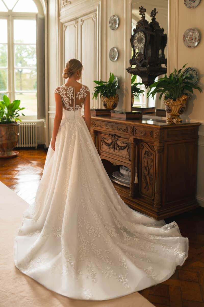 ESSEN , Leaf Lace Princess Wedding Dress With Long Train - Image 5