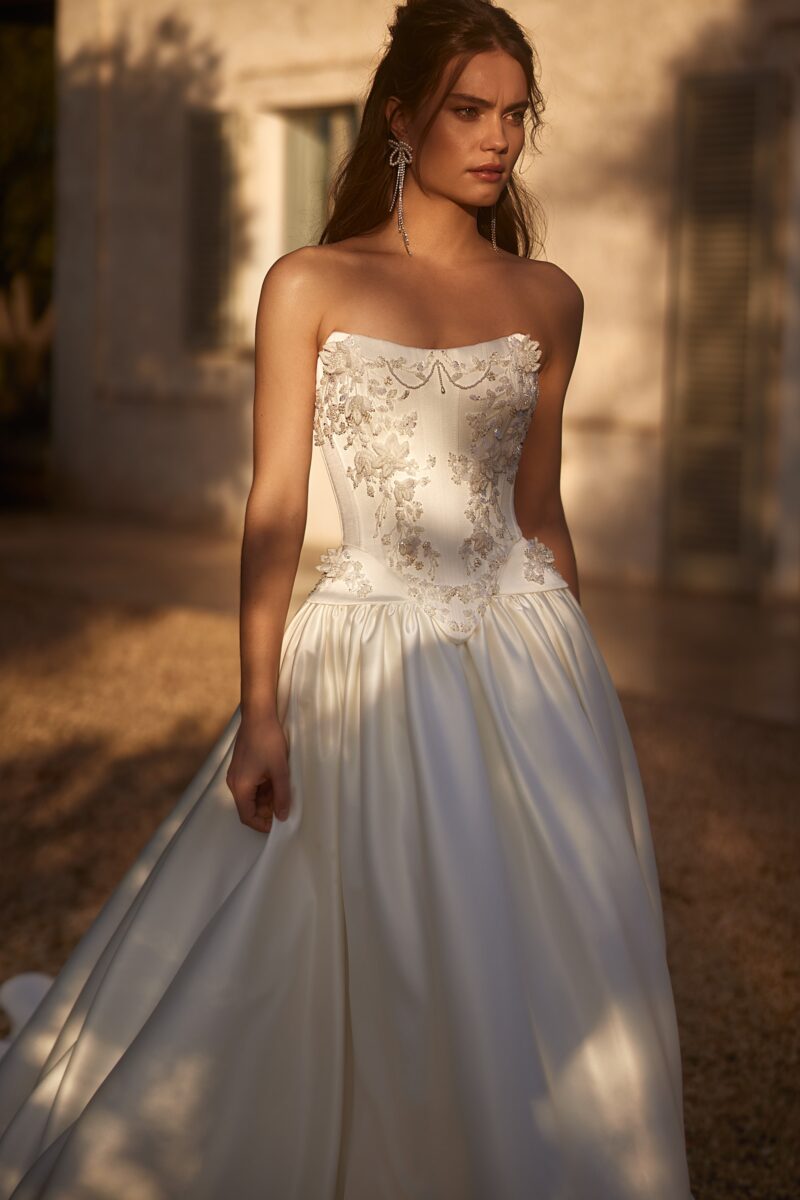 Luxurious Princess Wedding Dress With Corset And Long Train - ANDREA - Image 2