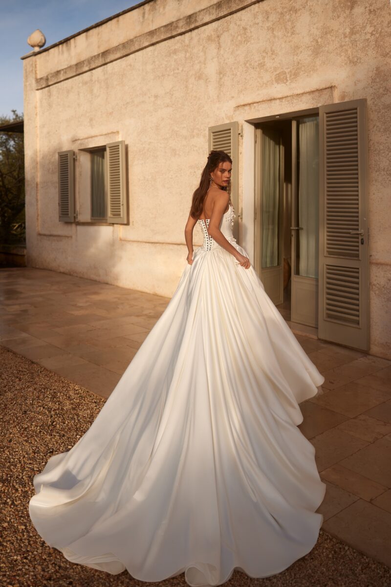 Luxurious Princess Wedding Dress With Corset And Long Train - ANDREA - Image 3